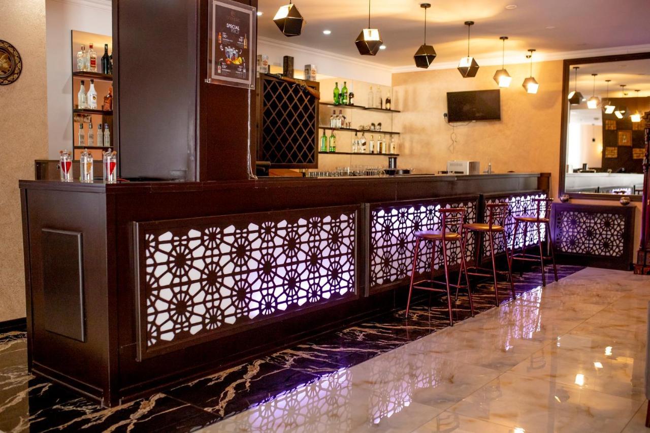 Corniche Hotel Баку Екстериор снимка