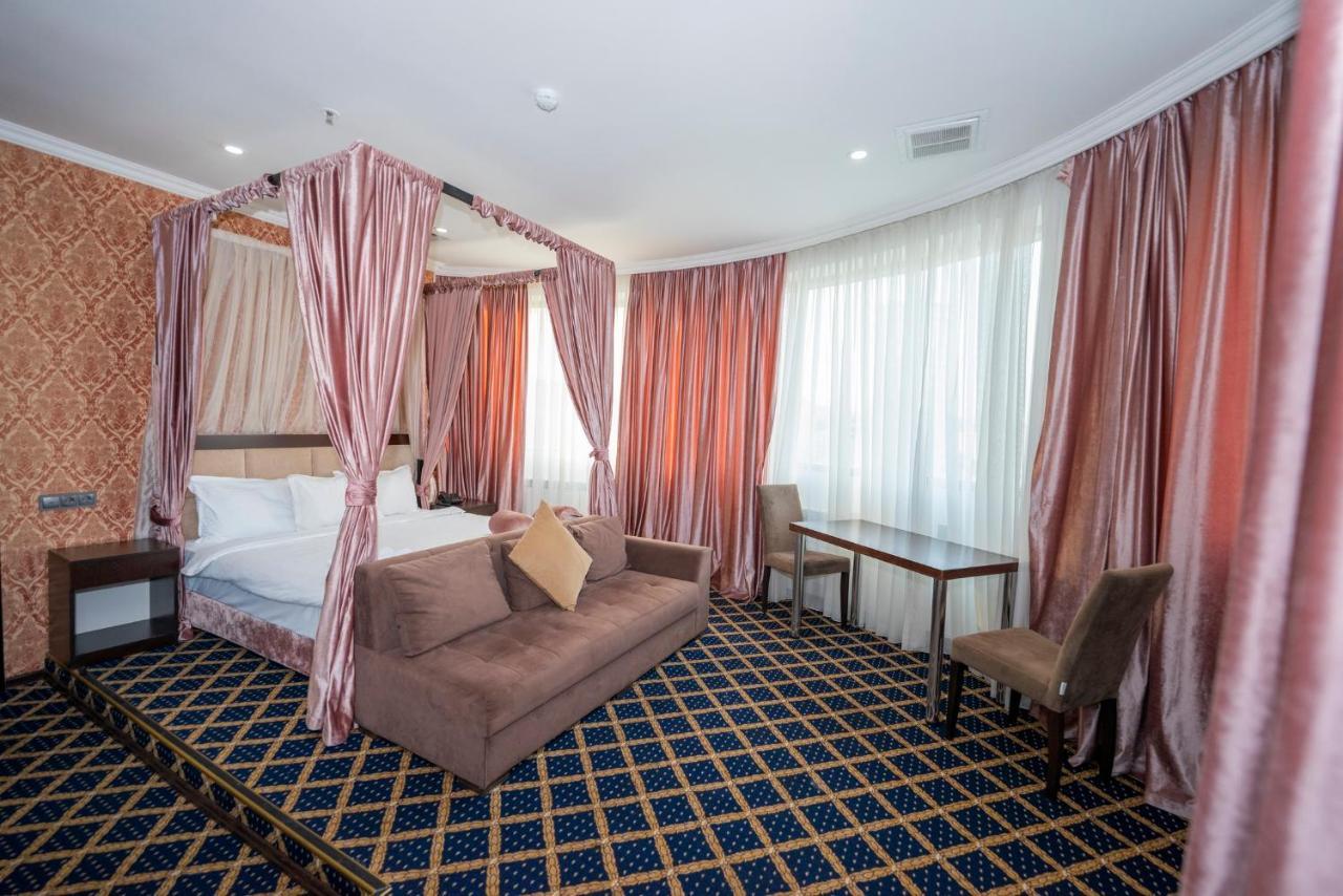 Corniche Hotel Баку Екстериор снимка